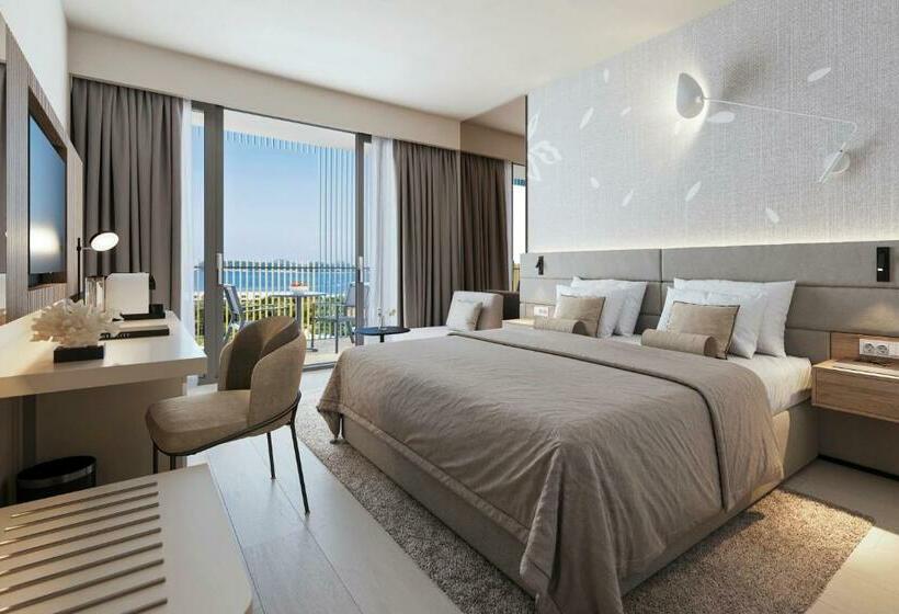 Номер Superior с Балконом, Valamar Lacroma