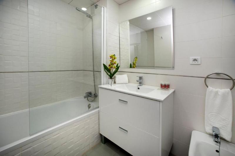 شقة غرفة واحدة مطلة على حمام السباحة, Leo Islamar