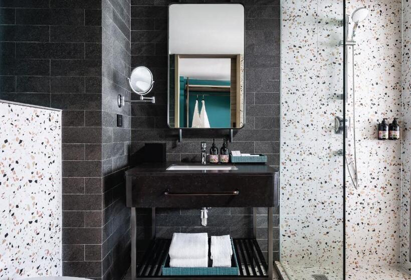 غرفة قياسية سرير كينج, M Social Hotel Phuket