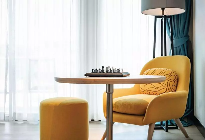 اتاق استاندارد با تخت بزرگ, M Social Hotel Phuket