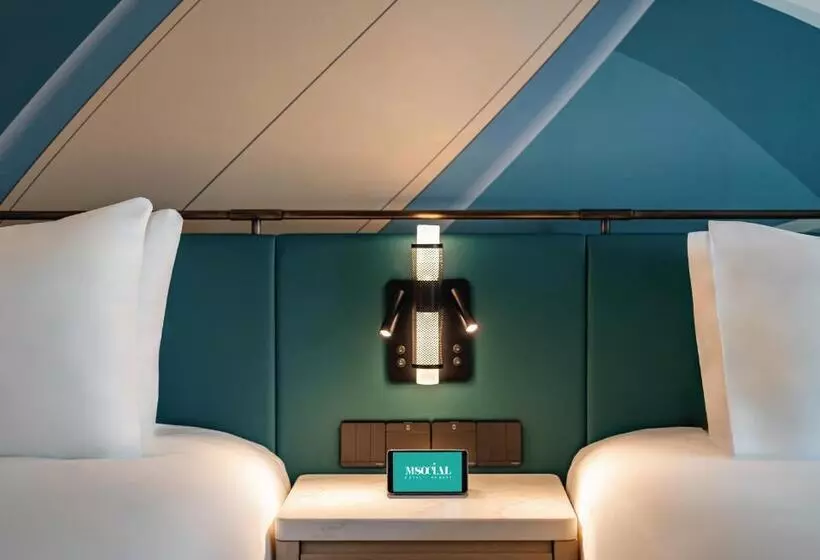 اتاق استاندارد با چشم‌انداز استخر, M Social Hotel Phuket
