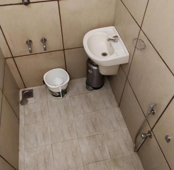 标准间, Sapphire Inn