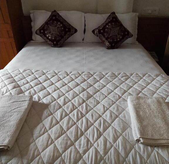 标准间, Sapphire Inn