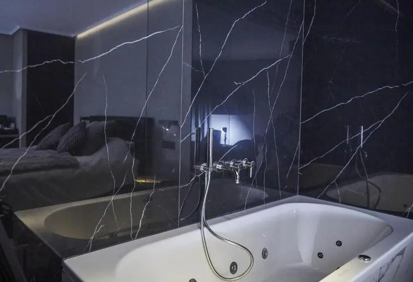 اتاق استاندارد با وان آب گرم, Oniro   Luxury Rooms & Wellness Suites