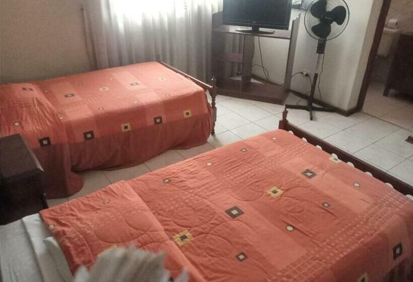 اتاق اکونومی, La Siesta