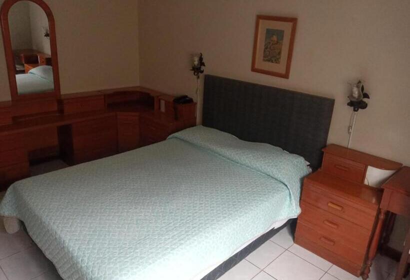 اتاق اکونومی, La Siesta