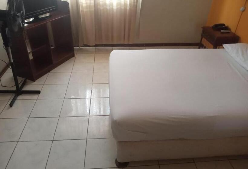 اتاق اکونومی, La Siesta