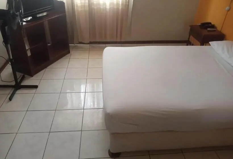 اتاق اکونومی, La Siesta