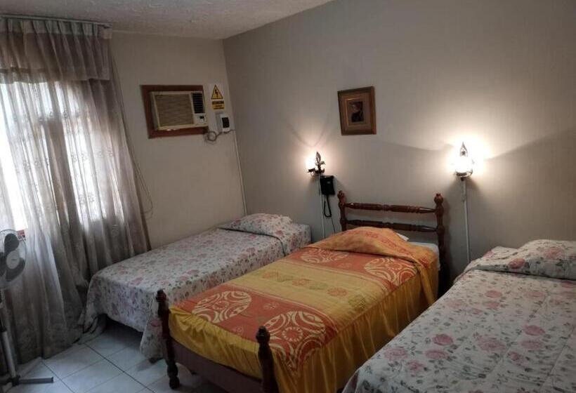 Economy Triple Room, La Siesta