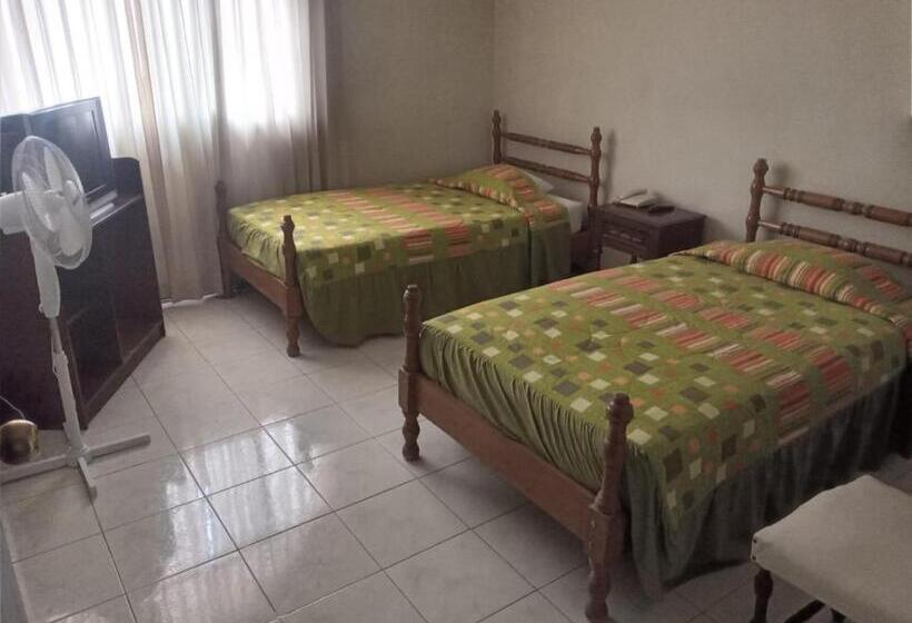 Economy Triple Room, La Siesta