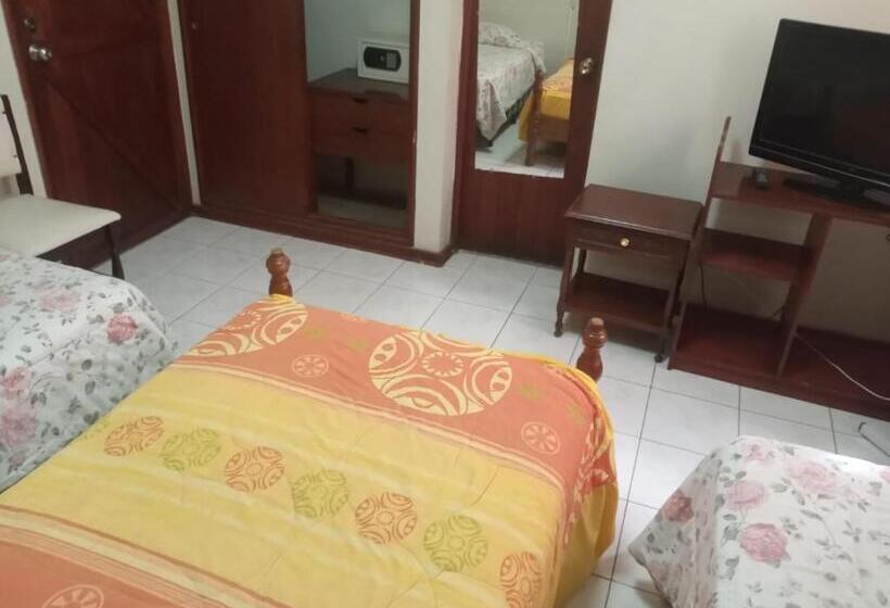 Economy Triple Room, La Siesta