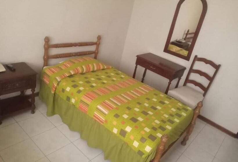 اتاق اکونومی یک تخته, La Siesta