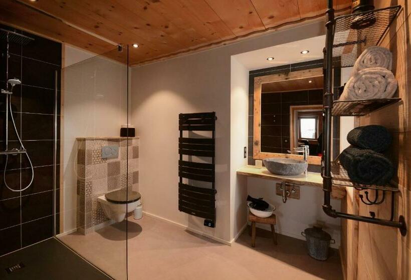 디럭스 룸, Un R De Mémises