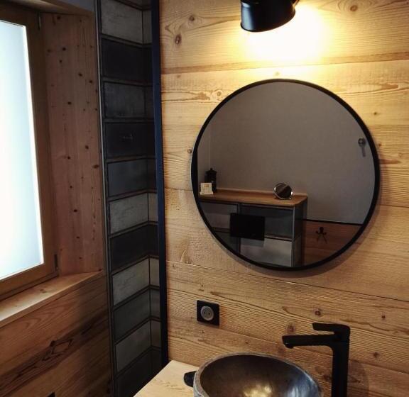 디럭스 룸, Un R De Mémises