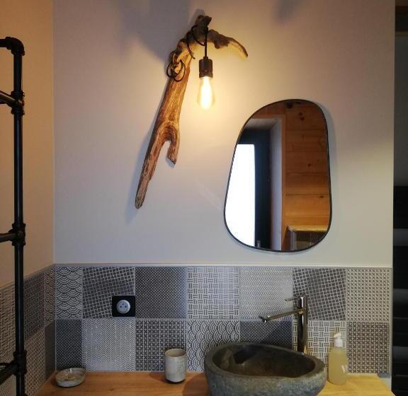 스탠다드 룸, Un R De Mémises