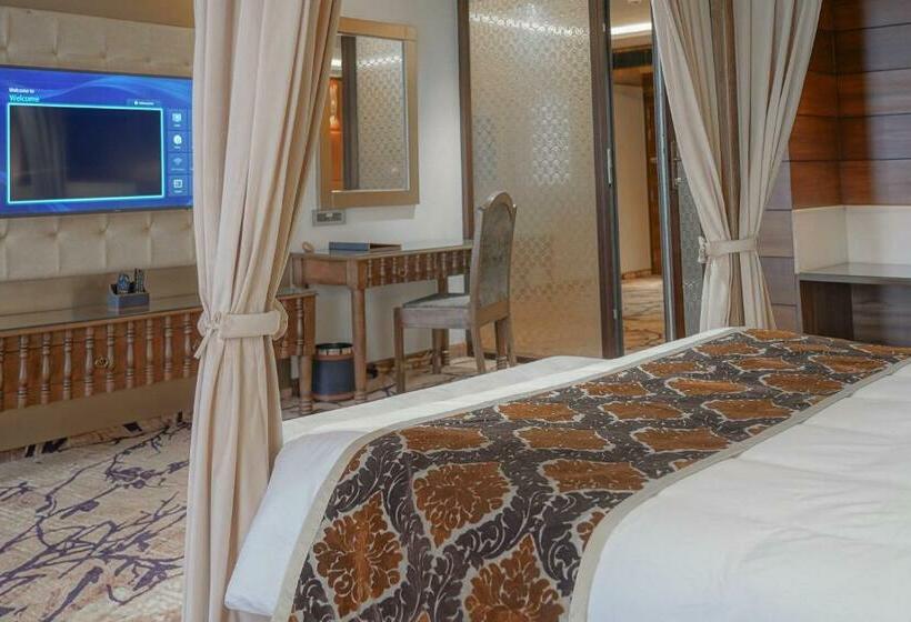 高级大房间, The Kabo