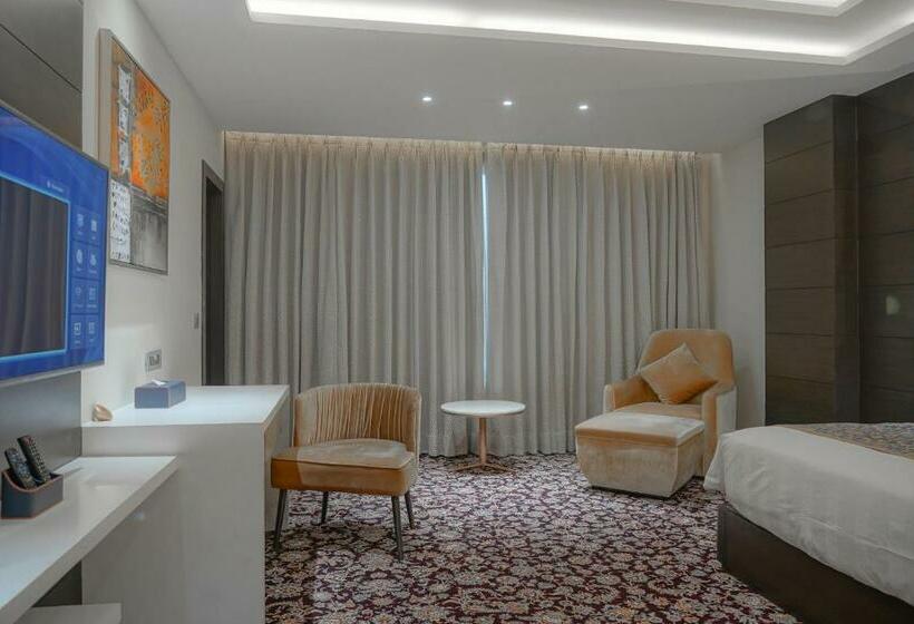 高级大房间, The Kabo