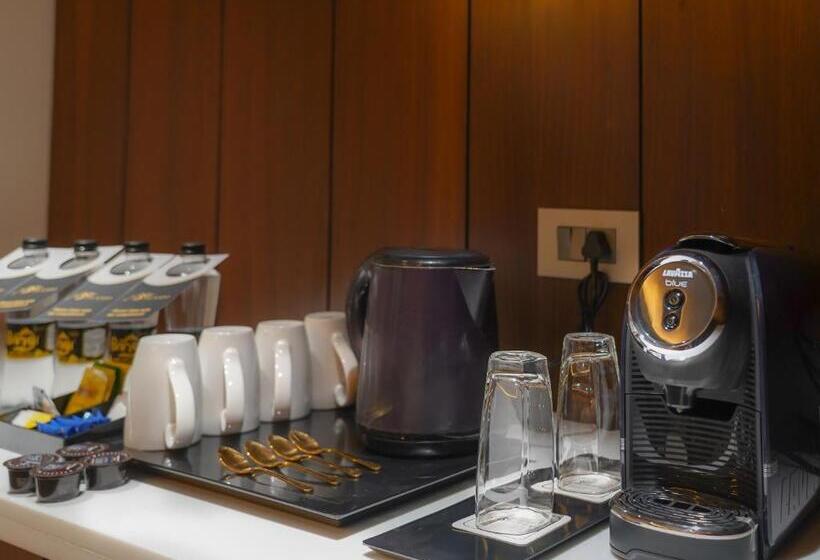 高级大房间, The Kabo