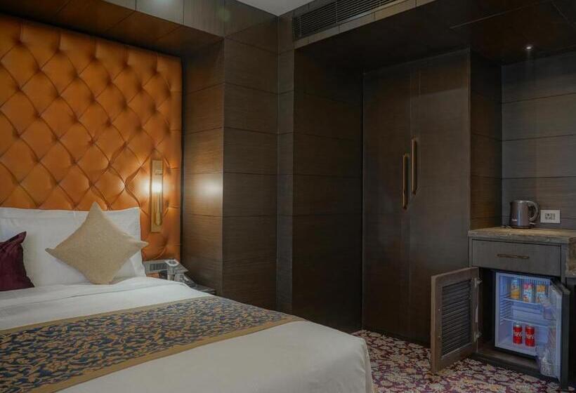 高级大房间, The Kabo