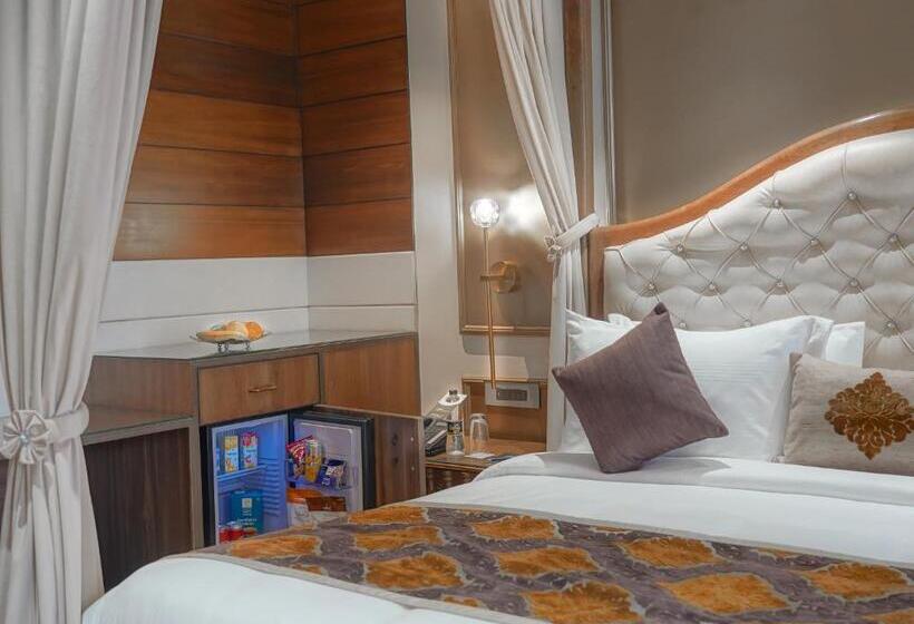 高级大房间, The Kabo