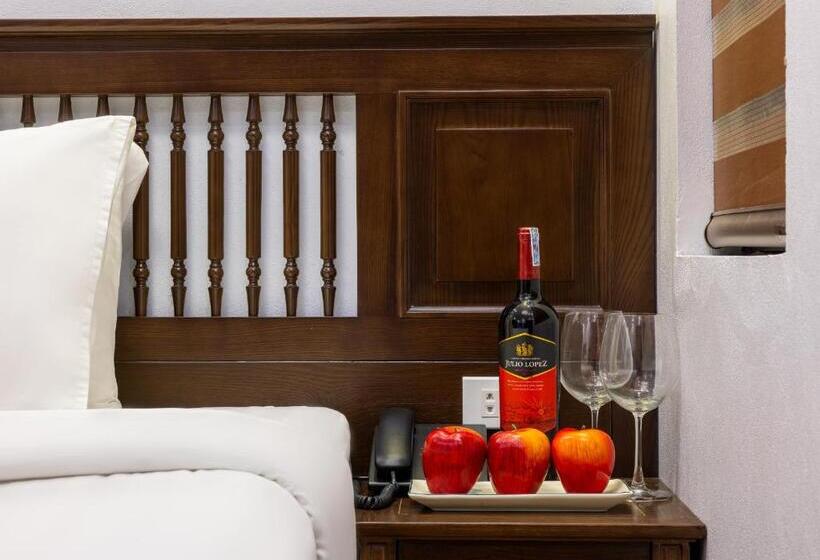 高级大房间, Paddy