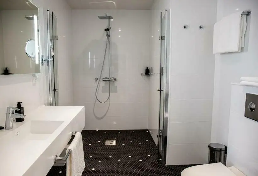 Junior Suite, Matts