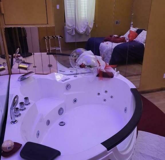 标准间带漩涡浴缸, Villa Isa