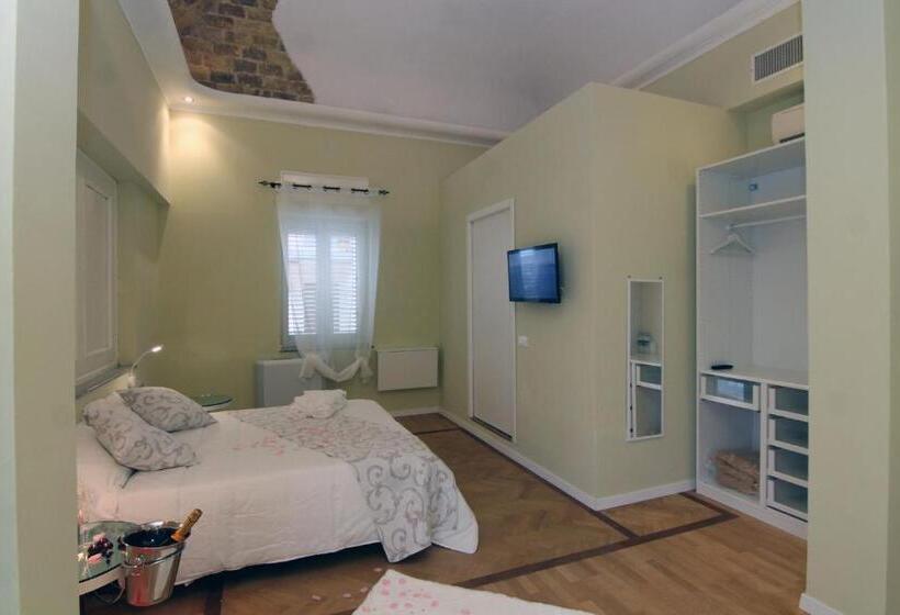 标准间带漩涡浴缸, Villa Isa