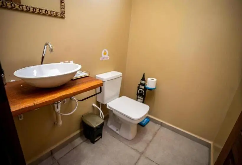 اتاق استاندارد سه نفره, Shelter Hostel E Pousada