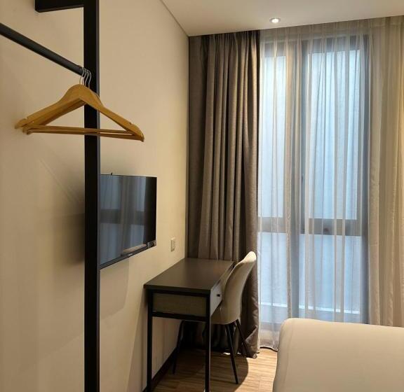 חדר סטנדרט, The Gallivant