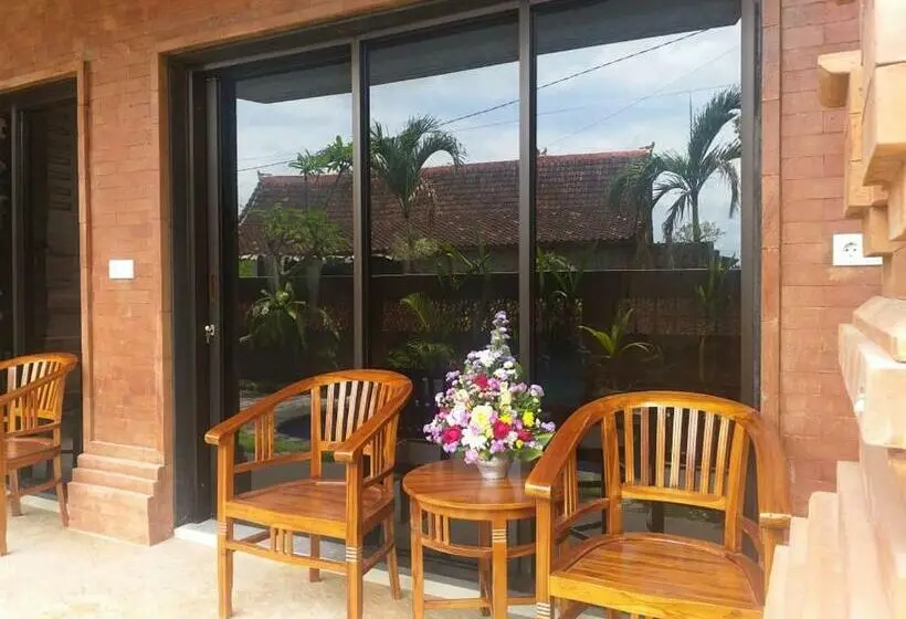 プールビュースタンダードルーム, Dados Guest House