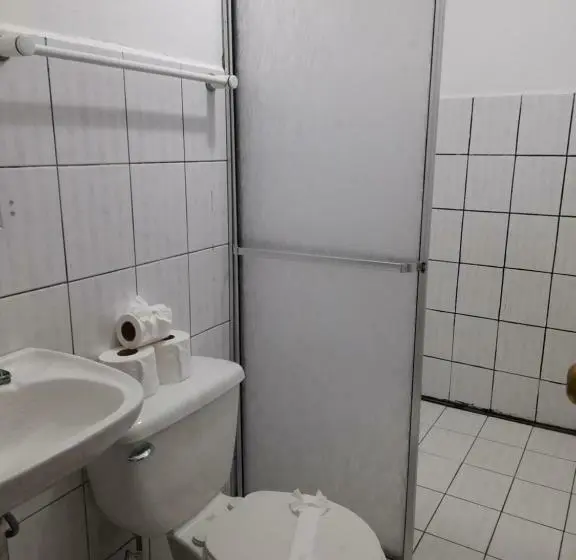 Economy-huone, Arenal Poshpacker
