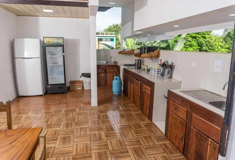 Standard Kolmen Hengen Huone, Arenal Poshpacker
