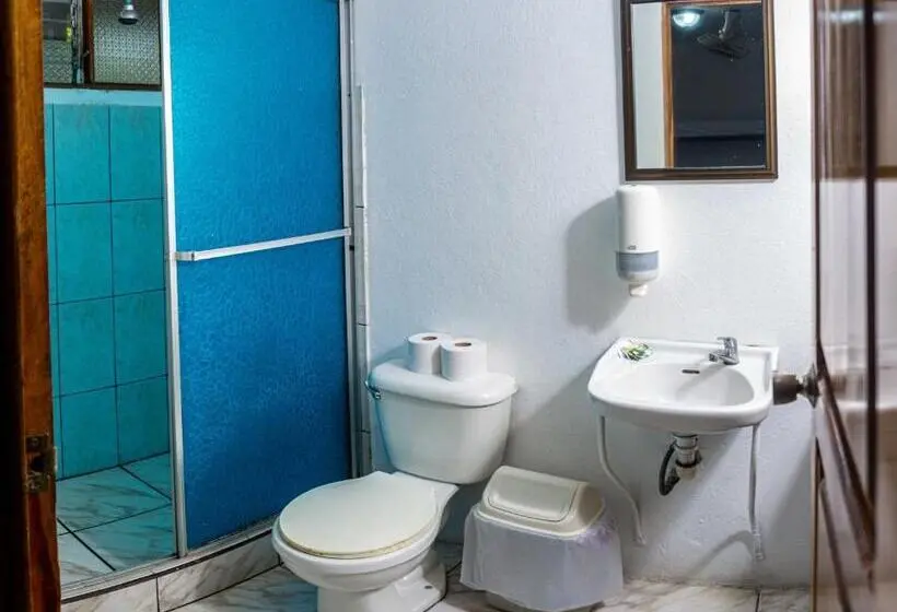 Standard Kolmen Hengen Huone, Arenal Poshpacker