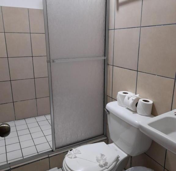 غرفة قياسية ثلاثية, Arenal Poshpacker