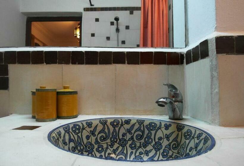 اتاق استاندارد, Christina's House