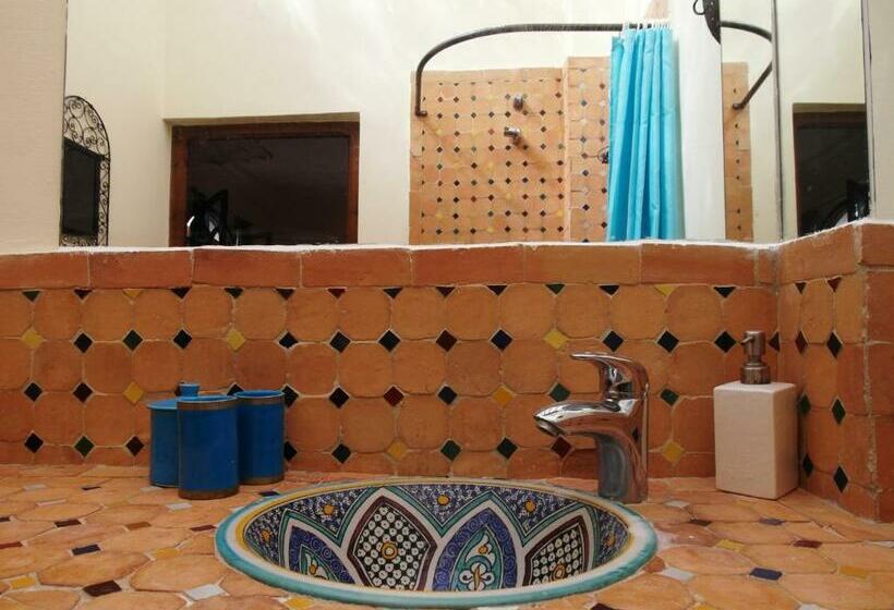 اتاق استاندارد, Christina's House