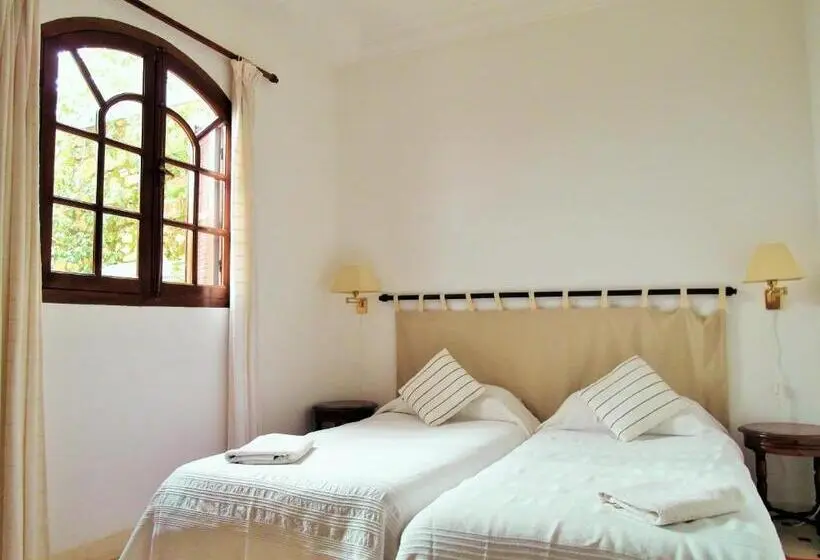 ファミリールーム, Christina's House