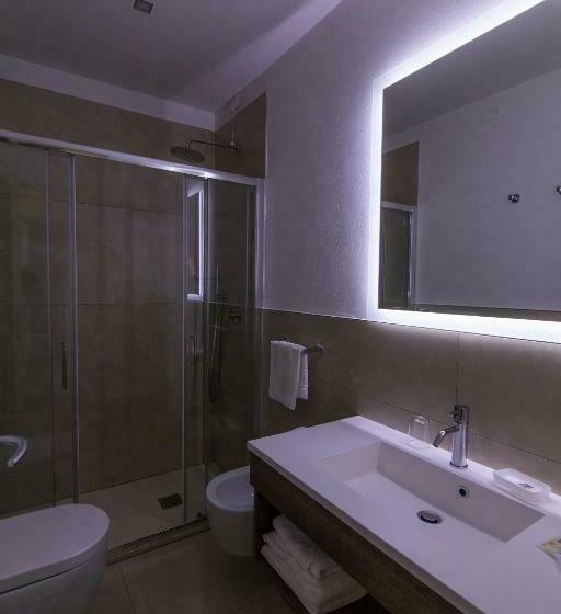 غرفة قياسية رباعية, Tre Pini