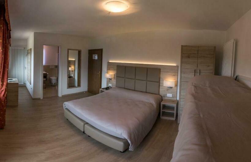 غرفة قياسية رباعية, Tre Pini