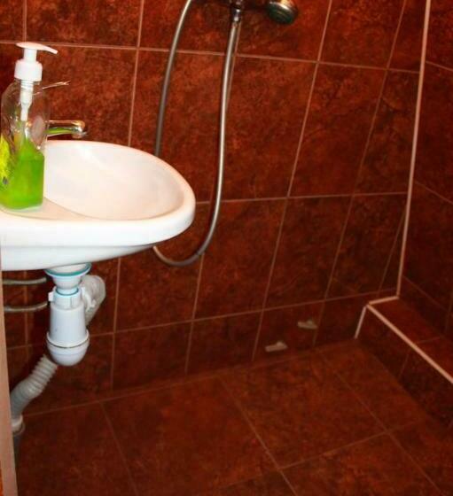 خانه 2 خوابه, Khatky Na Penkakh