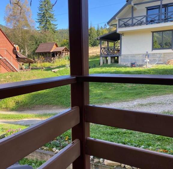 اتاق استاندارد با بالکن, Khatky Na Penkakh