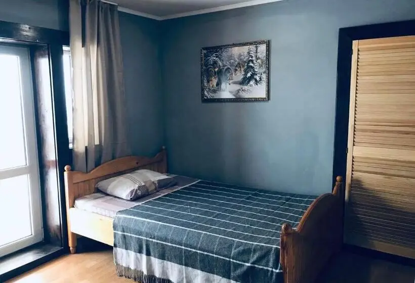 Standard Kolmen Hengen Huone Parveke, Khatky Na Penkakh