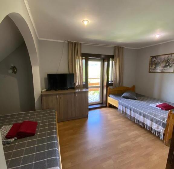 اتاق استاندارد سه تخته با بالکن, Khatky Na Penkakh