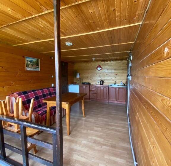 اتاق استاندارد سه تخته با بالکن, Khatky Na Penkakh