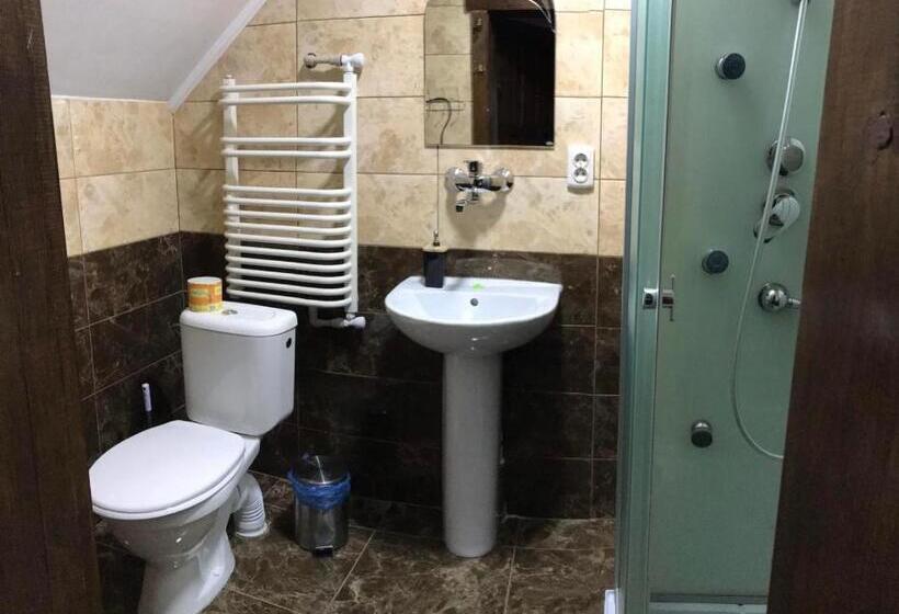 اتاق استاندارد سه تخته با بالکن, Khatky Na Penkakh