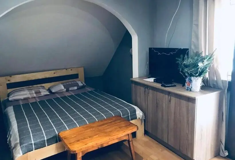 Standard Kolmen Hengen Huone Parveke, Khatky Na Penkakh