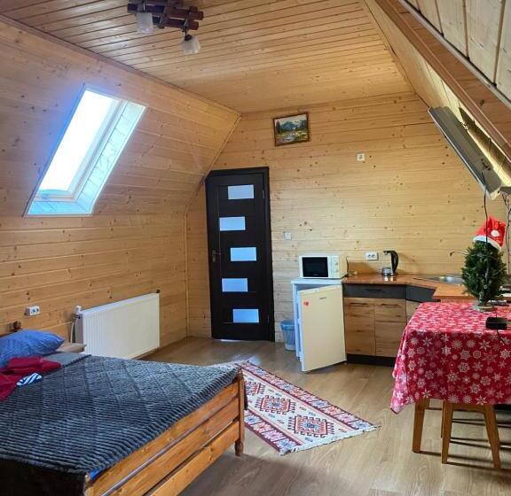 اتاق استاندارد سه نفره, Khatky Na Penkakh