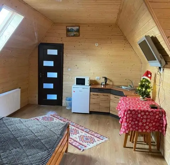Standard Kolmen Hengen Huone, Khatky Na Penkakh