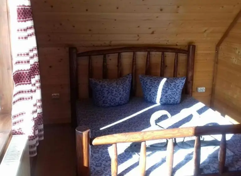 Standard Neljän Hengen Huone, Khatky Na Penkakh